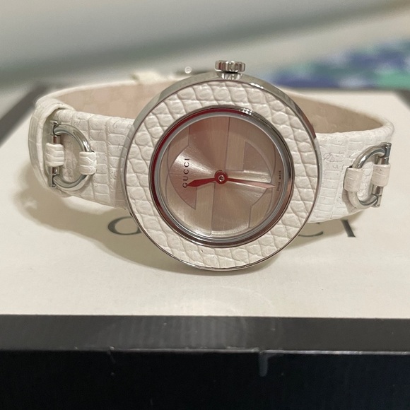 Gucci White Textured Ladies Leather Watch - Picture 3 of 15